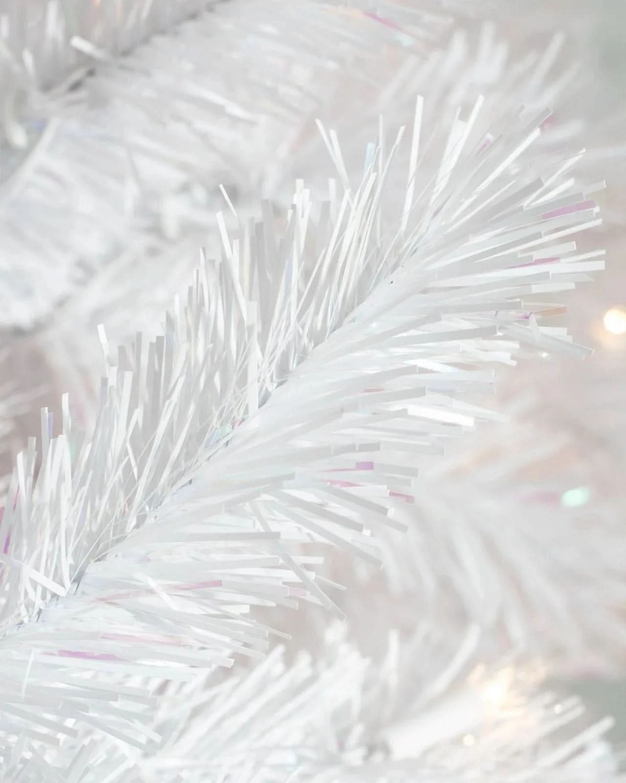 Árvore de Natal Branca Classic com Galhos Articulados, Suporte Metálico e Micro LEDs Embutidos